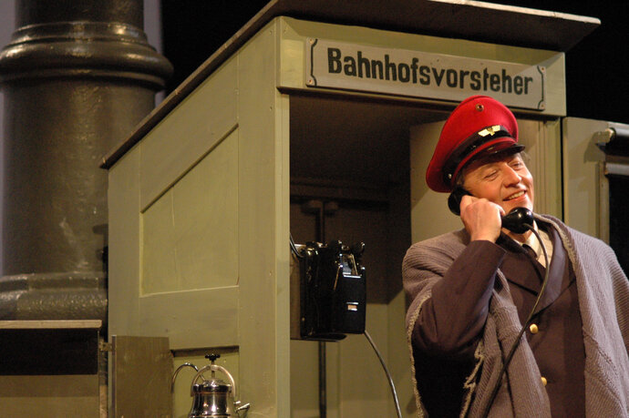 Niemand heißt Elise. Bahnhofswärter am Telefon